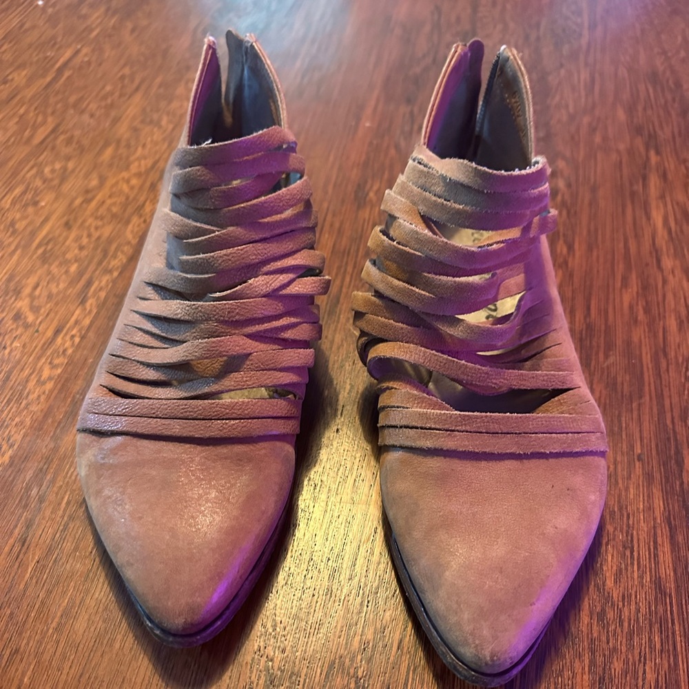 Free People bootie size 38